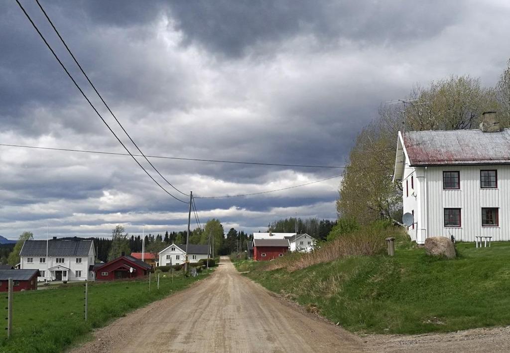 Deltakende fikk bli med på en vandring i grenda og ble kjent med grendehistorikken, møte folket som bor der i dag og ikke minst komme inn