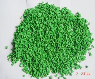 EPDM (ethylene propylene diene monomer). 5 Samme kornstørrelse som SBR. Fordelen er et renere materiale, mindre lukt og at det kan leveres med ulike farger. Ulempen er en høyere pris.