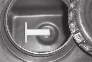 Håndtering Vann-/avløpssystem BRUKE VANNKRANER 1 Påse at vannpumpen er aktivert på betjeningspanelet (V). Symbolet for vannpumpe skal være synlig.