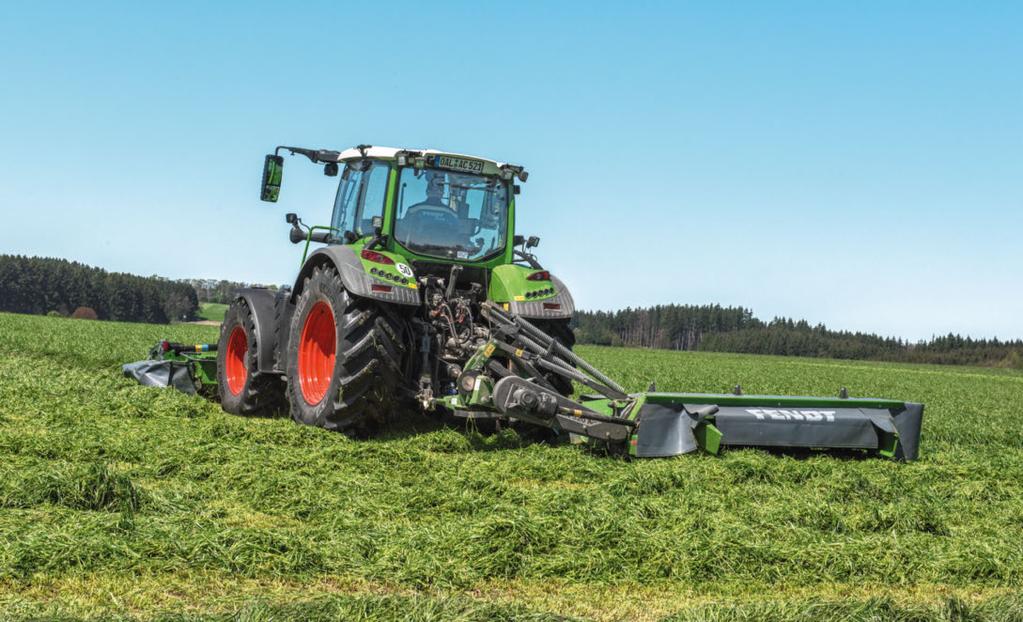 Komfort er alltid standard på en Fendt Den komplette verneduken kan foldes sammen på begge sider så det er lett å komme til