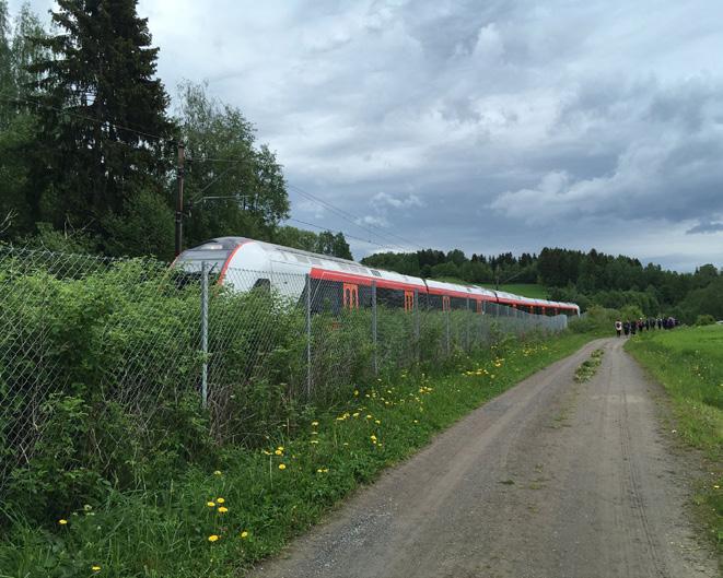 Erlend Garåsen fra USIT arrangerer gåturer langs nedlagte jernbanelinjer.