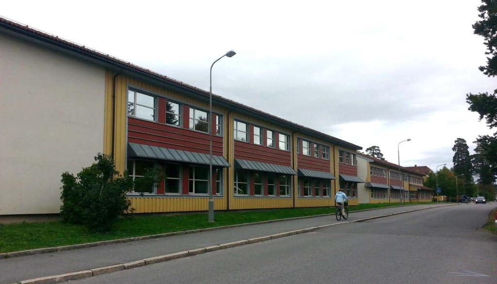 Åsgård skole, Skoleveien 7 Åsgård skole ligger i dag i Skoleveien 7 (Figur 20 og Figur 21). Hovedbygningen langs Skoleveien skal ikke rives, men videreføres i reguleringsplanforslaget.