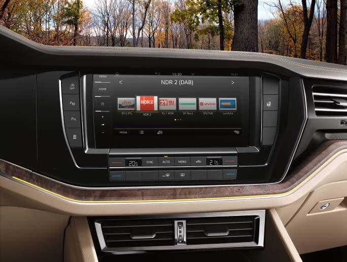 05 Discover Pro navigasjonssystem har Car-Net App-Connect som standard og betjenes enkelt på den 9,2 tommer store, glassbelagte TFT-berøringsskjermen i farger med fingersensor og innovativ