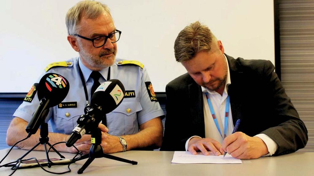 3 En ny avtale mellom Oslo politidistrikt og seks sikkerhetsselskaper ble underskrevet i juli Fornøyde: Oslo politidistrikt og sikkerhetsselskapene roser avtalen. (Foto: Rachel E. Antonsen).