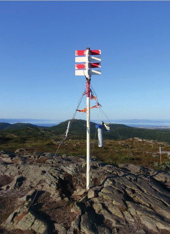 9 KUMLOKKET-STORHEIA 8. 9. september Starten går fra Henriksåsen Kumlokket langs vegen inn til Elgsethytta. Tidlig passerer vi Gråkallen Skileik hvor det går an å stikke innom Storstua og Marthebu.