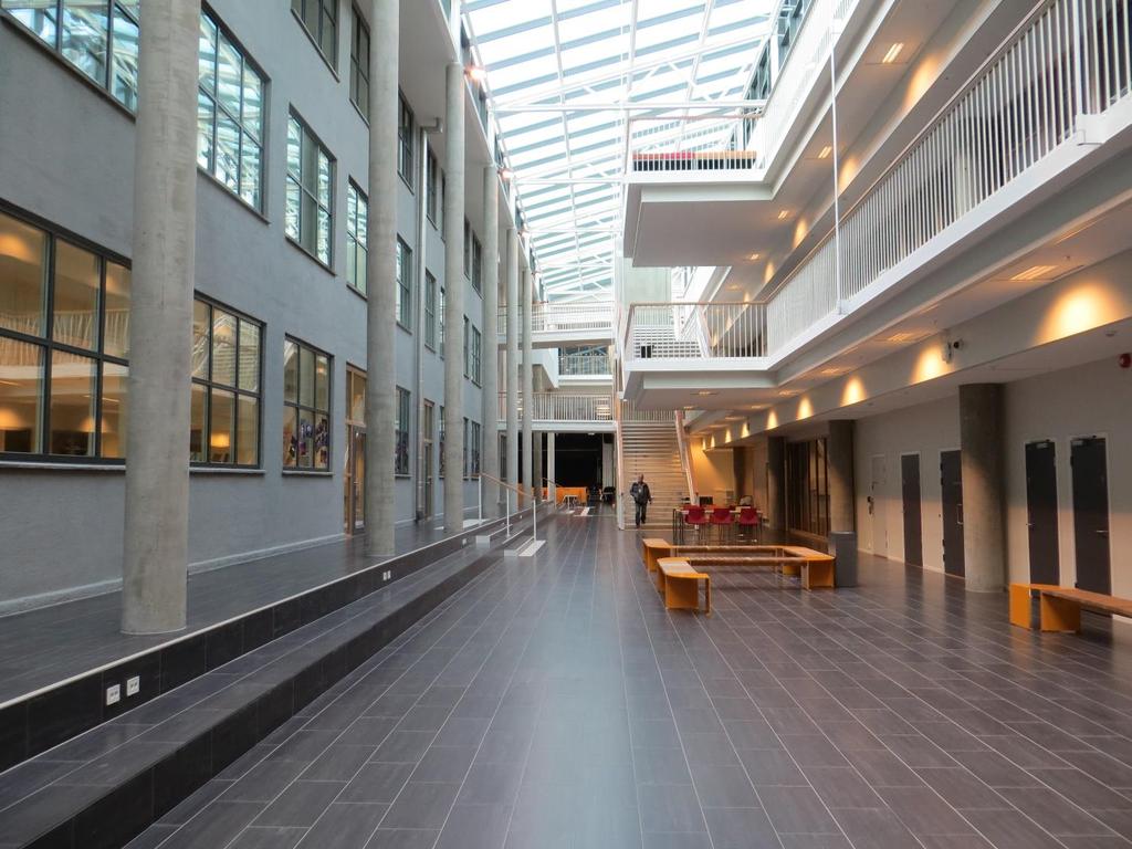 Kulturverdi og arkitektur Interiør fra bygget. Hele Strinda videregående skole fra 1950-tallet ble vurdert før byggestart for utvida skole i 2013.
