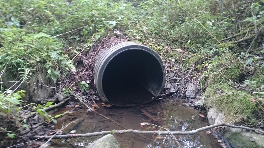 Ved befaring av kulverten var det ikke mulig å sjekke hvor stort tverrsnittet på den steinsatte delen er, siden dette er innenfor innløpsrøret.