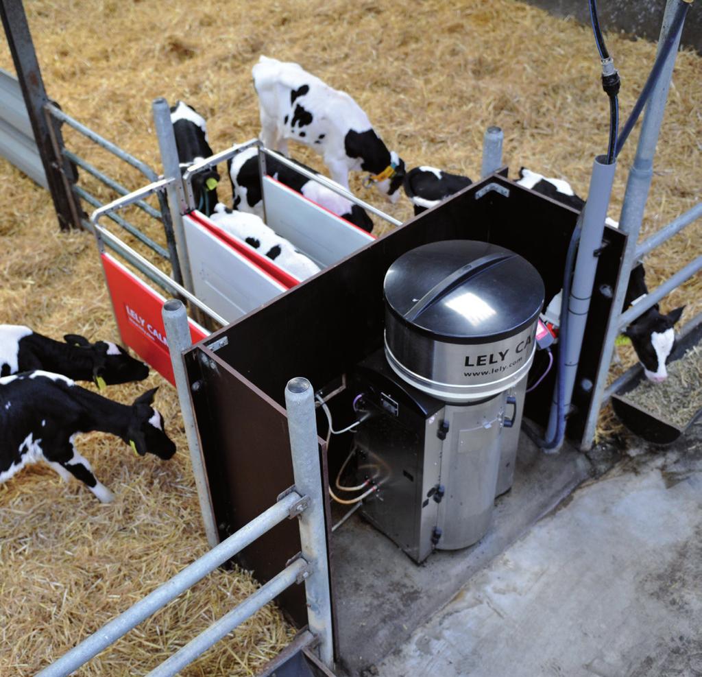 Lely Calm melkefôringsautomat Naturlig adferd for en kalv er å drikke fra sin mor når den føler behov for det.
