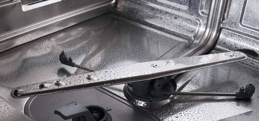 Hvem rengjør oppvaskmaskinen? Selvrensprogrammet sørger for at røret, vannresirkulasjonstanken og spylesystemet rengjøres grundig.