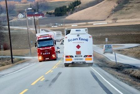 Vei: Helhetlig utbygging av E6 Sør Trondheim Oppland grense med standard som god stamveg mellom Nord/Midt-Norge og Sør-Norge/Europa er førsteprioritet.