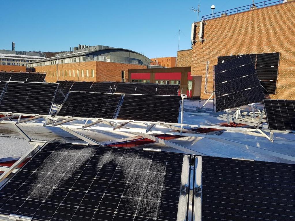 Solcellesystem på UiTs campus i Tromsø Helningsvinkel ( ) Energiutbytte første driftsår (kwh/m2) 20 143 40 156 60