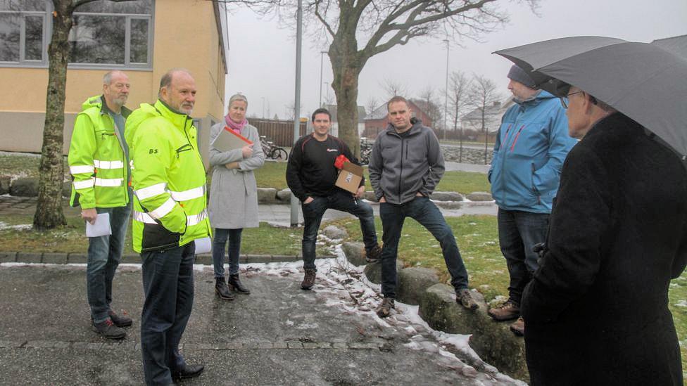 Politiet arbeider også forebyggende ved besøk til skoler og deltakelse i ulike kampanjer og aksjoner. Både UP og det lokale politidistriktet/ lensmannskontoret er viktige i trafikksikkerhetsarbeidet.