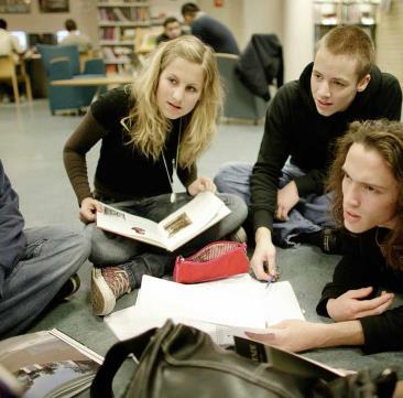 Biblioteket kunnskap, kultur og knutepunkt Strategi- og handlingsprogram i Sør-Trøndelag 2015-2019 - oppgaver, utfordringer og strategier, for folkebibliotekene og