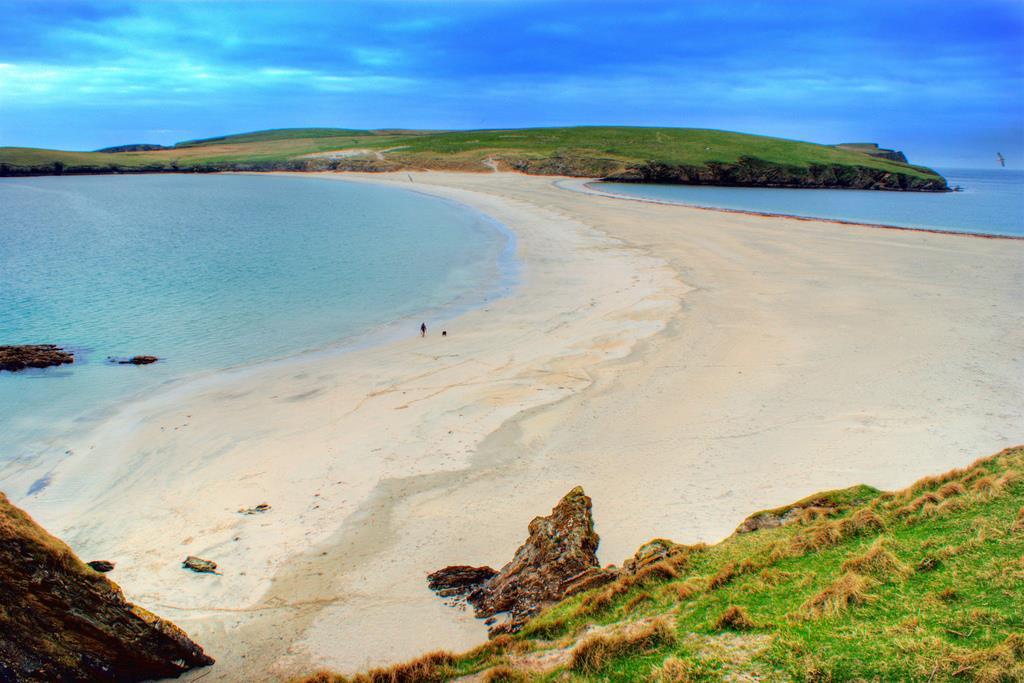 Dag 2. Tirsdag 14.august Vi ankommer Shetlands hovedstad Lerwick om morgenen og spiser frokost om bord.