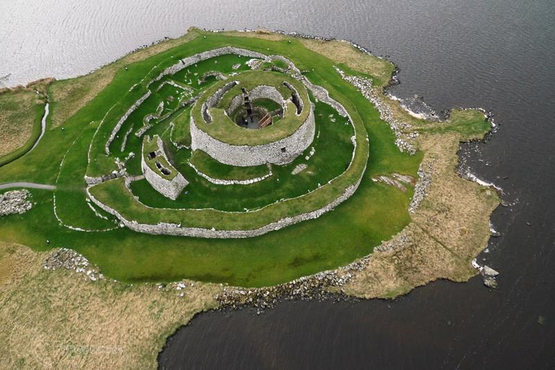 utflukten. Guiden blir med oss hele dagen og i dag og i morgen onsdag 15 august skal dere innom Clickimin Broch, St. Ninians Isle beach og Jarshof.