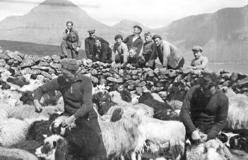 Nú eru teir byrjaðir uppá motorin á "Lýsinum". Alt Mikudagur, 22. oktober 1930 Hesin gamli hevur í dag verið til útróðrar, men ikki bar so væl til hjá okkum.vit fingu at kóka.