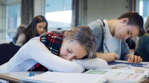 Aftenposten 300815: Ungdom som sover dårlig selvskader seg oftere Tine Dommerud: Risikoen for selvskading er fire ganger høyere blant ungdom med søvnvansker og hyppigere blant jenter enn gutter.