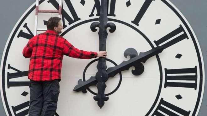 BBC 300818: Clock changes: EU backs ending daylight saving time The EU Commission is proposing to end the practice of adjusting clocks by an hour in spring and autumn after a survey found most