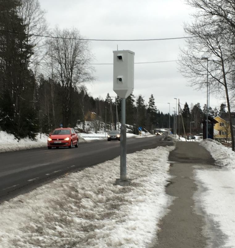 4 Figur 4: Automatisk trafikkontroll på Nedre Rælingsveg i nordgående retning. I henhold til NVDB er tillat hastighet på de fleste andre veiene i området 50 km/t, utenom noen veier med 30-sone.