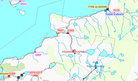 Figur 21. Kart som viser planlagte (rød), konsesjonsgitte (blå) og utbygde (svart) vannkraftverk i nærområdene til Grimeelvi (kilde: http://arcus.nve.no/website/vannkraftverk/viewer.htm).