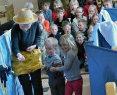 Undrumsdal kirkes eget StayUpKoret bidro med forfriskende sang og åtte år gamle Pernille Meilegård Joberg imponerte med soloparti på sangen «Har du fyr».