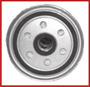 Sett O-ringen og dreneringslokket på det nye vnnutskillende drivstoffilteret. Typisk - Dreneringslokk - O-ringtetning 7. Smør drivstoffiltertetningene.