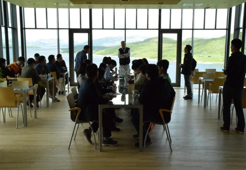 juni Gruppe på 30 fra Sør Korea besøkte i dag senteret.