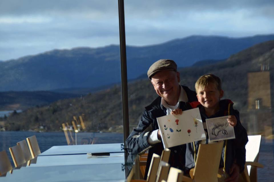 4. oktober - Håkon Nordskog, 6 år, som bor sammen med familien sin på hytta på Rauland, vant "Bellas tegnekonkurranse" for