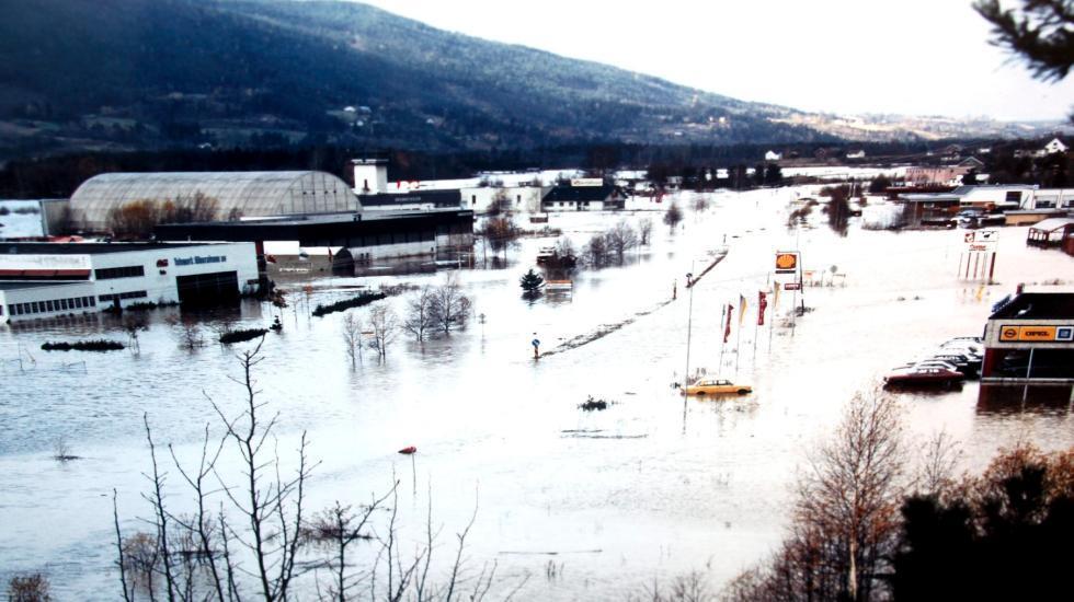 Fra 1987 flommen ved Tuven, Notodden (foto med