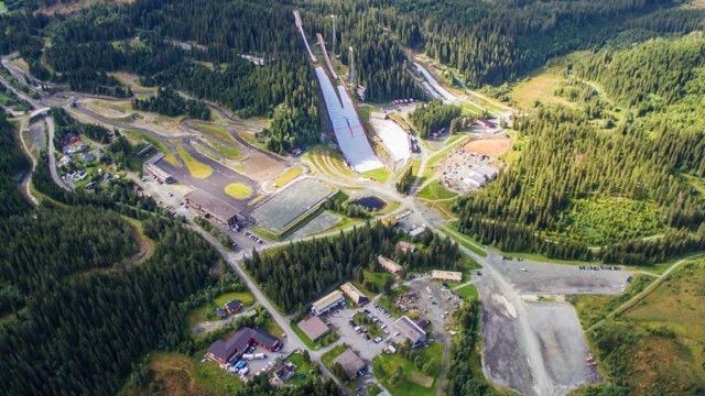 Dommertårn, trenertribune, heis, start-plattform Bro, serviceområde langrenn Rulleskiløype fase 2 Arenabygg, tribuner, utøver-/ teamområde Snøproduksjon og Snølagring