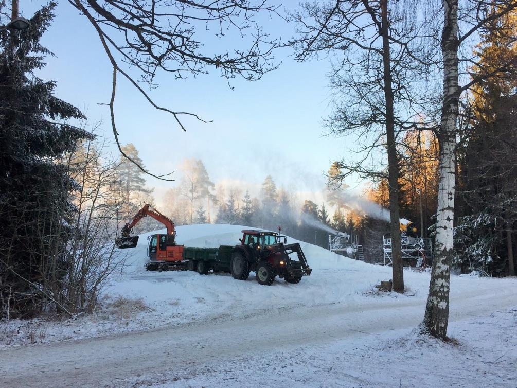 Snøproduksjon og utkjøring av snø Styret takker Nesodden Kommunes mannskaper og vår egen snøproduksjonsgruppe og de mange frivillige som stiller opp til snøkanonvakter slik at vi får laget skiforhold