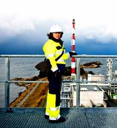 TIL VÅRE NABOER Skangas eier og driver LNG-anlegget i Risavika. LNG er en forkortelse for Liquefied Natural Gas, på norsk er det flytende naturgass.