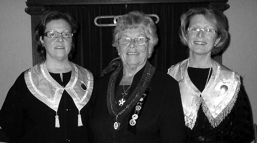 Guro Lie sammen med sin «lærling» Liv Berit Johansen som fikk tildelt Veteranjuvel for 50 års medlemskap i Ordenen samme kveld.