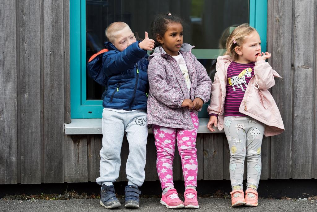 Fadderordning 4.klasse på ein barneskule på Askøy gledar seg til å bli fadder for dei nye førsteklassingane på skulen.