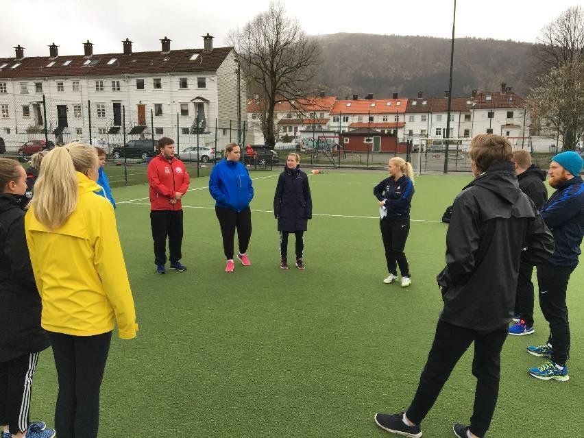 Kurset består av 2 timer teori og 2 timer praksis.