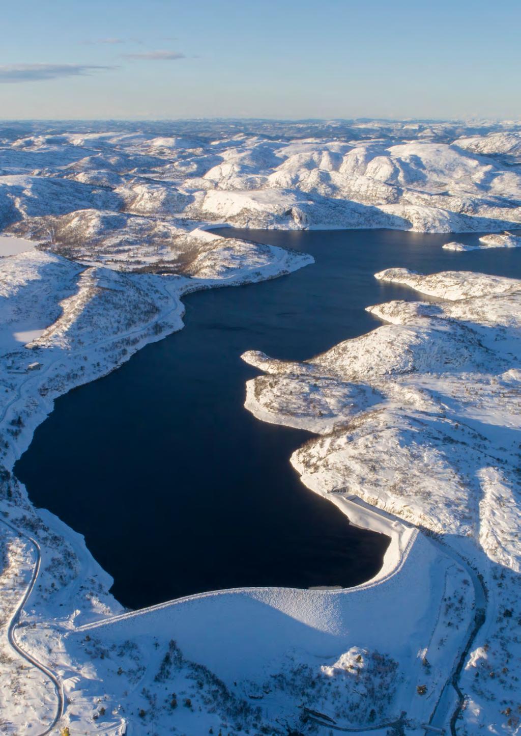 < > Innledning Eierstyring og selskapsledelse Agder Energi konsern Agder Energi AS Samfunnsrapport To nye dammer i Skjerkevatn i Åseral har hevet