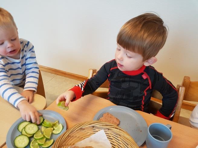 Det blir blant annet aking, dansing, natursti og så koser vi oss med pølser til