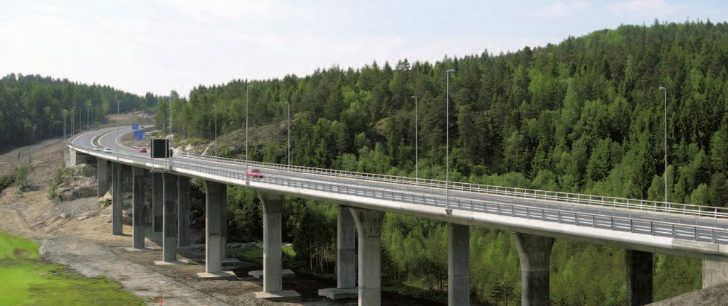 Ny E6 Riksgrensen Svingenskogen Statens vegvesen har bygget ny 4,3 km 4-felts motorvei i Østfold. Strekningen inneholder to kryss og fem broer og har hatt en prosjektkostnad på 450 mill. kroner.