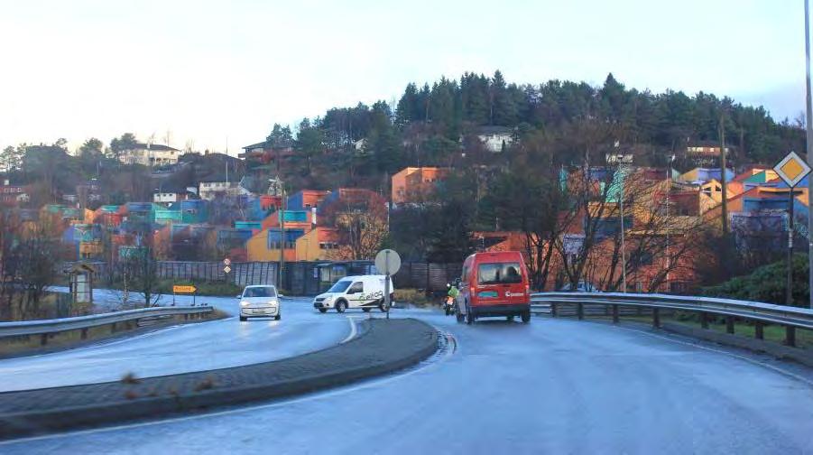 27 Sammendrag Lek og opphold i vest Uteopphold og lek foregår en del på Kiwi, Åsane senter samt på