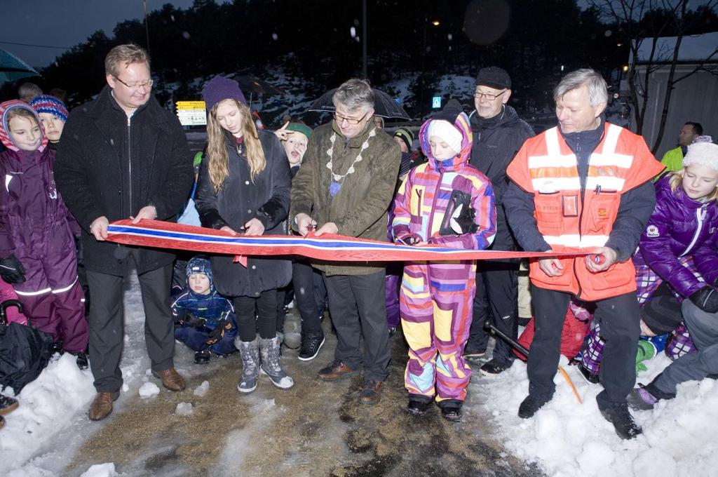 Sykkeltransport SNORKLIPPING: To til å holde - to tre til å klippe, 17. desember 2012.