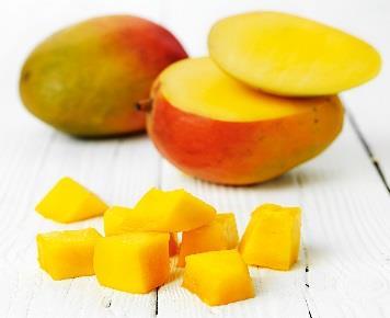 Mangosorbet med brownie Mangosorbet: Ca.200 gram mango (fersk eller hermetisk) Ca.