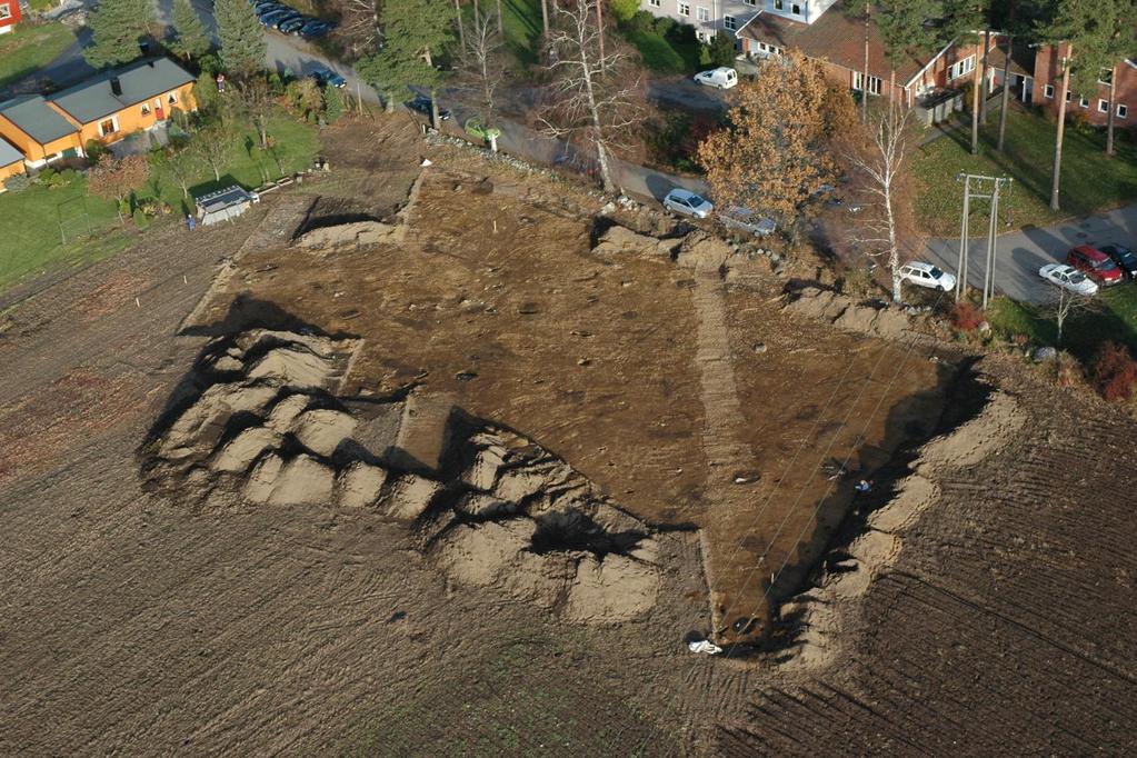 Luftfoto av utgravingsområdet på Ryggeheimen, sett mot NØ. Foto: Øystein S. Paulsen, Luftforsvaret. 5.