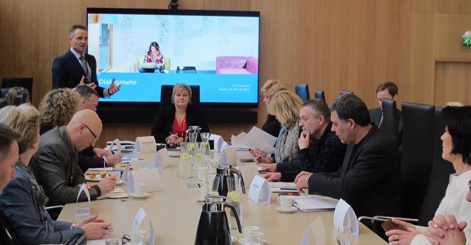 februar 2016: Bergen næringsråd organiserte i samarbeid med Statsministerens kontor et dialogmøte der både Erna Solberg og Siv Jensen deltok.