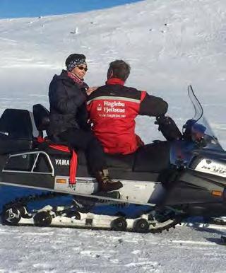 Vi har i mange år satt oss som en ære at maten vår er hjemmelaget helt fra bunn av. Alt gjøres her på fjellstua. Vi lager våre egne kjøttkaker og vi har våre helt spesielle og nydelige viltkarbonader.