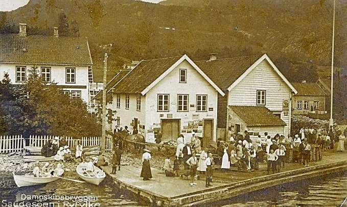 Den nye tida ser ut til å ha starta kring 1790 da Ola Alvson og Johanne Andersdotter fekk gjestgivarløyve og sette seg til i Saudasjøen. Gjestgiveriet sto nede med sjøen på garden Hedlot.