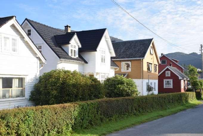 avansert jugendarkitekt, og Saude Turisthotel «kom til å framstå som en solid og karakteristisk representant for hjemlig jugendstil på akademisk nivå».