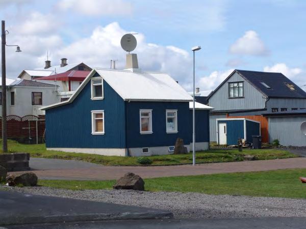 Byggingarár 1901 Hafnargata 4a Fyrsti eigandi Högni Ketilsson Jón Jónsson Timbur, bindingur Risþak Einlyft Ris Útitröppur Annað Kjallari? Viðbygging óþekktur Næsta hús norðan við "Eldhúsið".