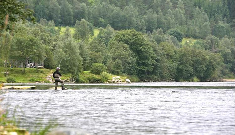 Nøkkel tall for fangst av laksefisk i elv i Norge - Laveste fangst registrert: 1941 122 tonn -