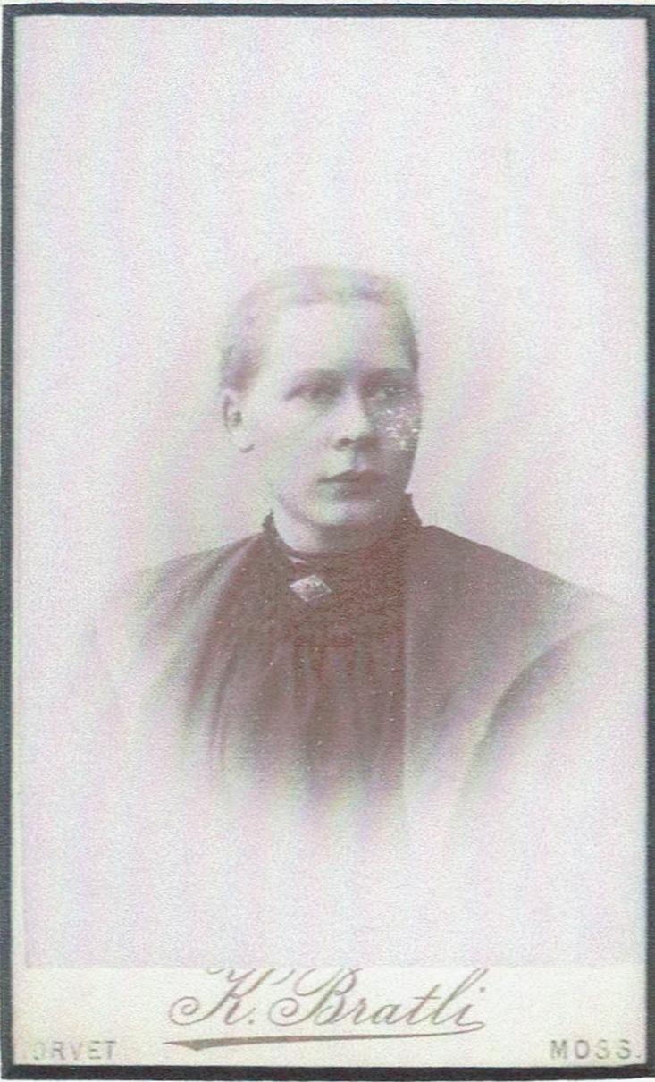 Emmigrerte 18 år til Amerika sammen med bror Ole og søstrene Anne Marie og Johanna Gustava. Hun giftet seg 9.2.1880 med Christian Ove Olson f. 1860. 20 år (Mor Wilhelmine). Maria Magdalena døde 2.9.1886 av kolera.