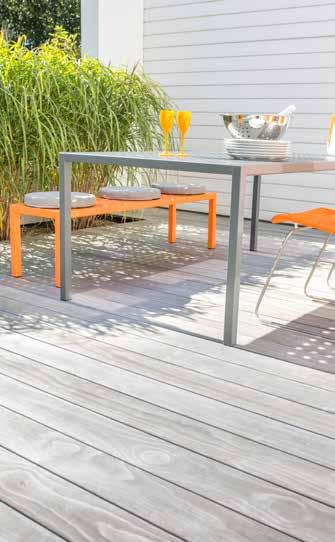 Kebony terrassebord finnes i to ulike varianter Clear (kvistfritt) og Character (med kvister). Ved levering er materialene tørre og klare til montering.